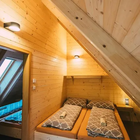 Chalet R *