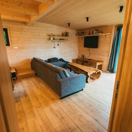 Chalet R *