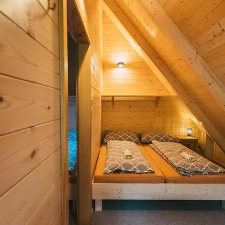 Chalet R *