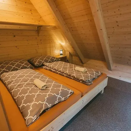 Chalet R *